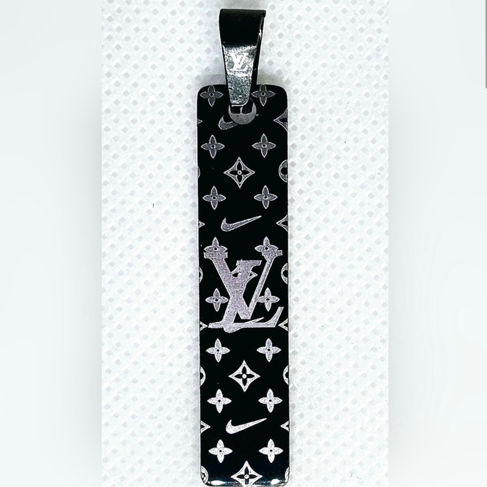 Louis Vuitton × Nike Pendant Rare Colab
Limited Edition Mint Condition